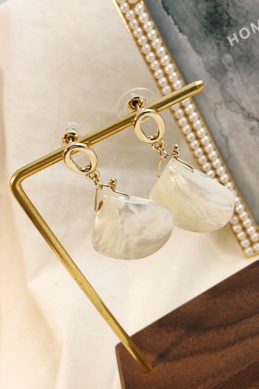 Shell Buttons Earring - WHITE